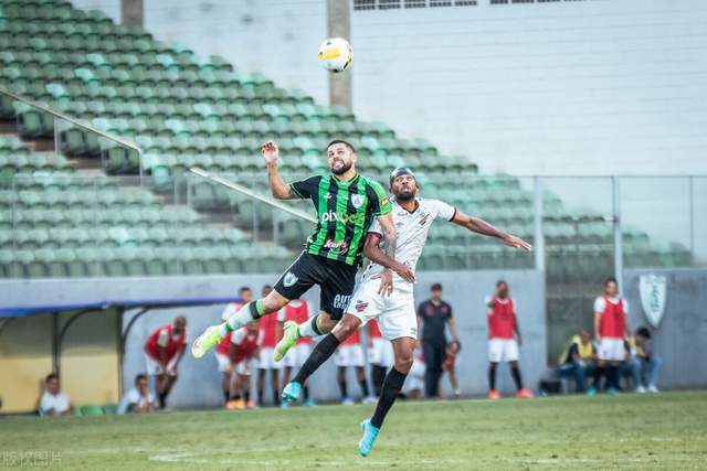 拉菲尼亚本赛季西甲14轮8球 距个人纪录还差3球